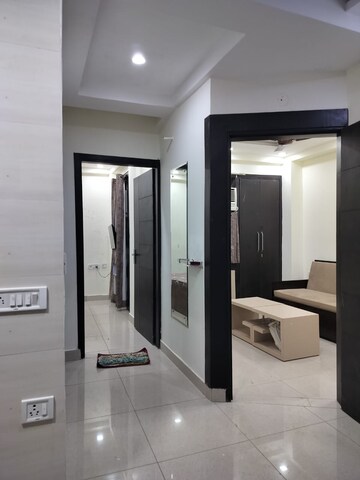 Building Lobby in 1 BHK Builder Floor at Ansal Sushant Lok I, Sector 43 – for Rent