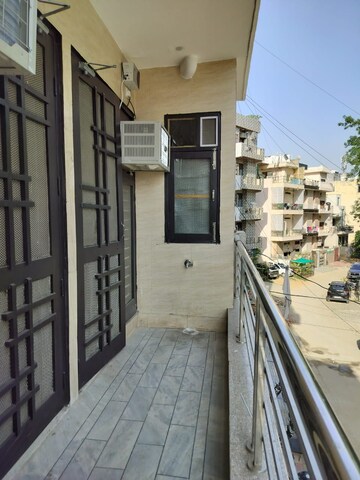 Balcony in 1 BHK Builder Floor at Ansal Sushant Lok I, Sector 43 – for Rent