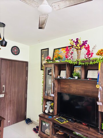 Furnished Amenities in 2 BHK Builder Floor at Venkatesh Graffiti Elite, Mundhwa – for Sale
