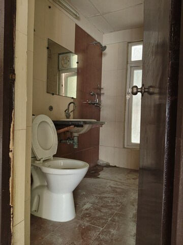 Bathroom in 2.5 BHK Apartment at Mahagun Moderne, Sector 78 – for Rent