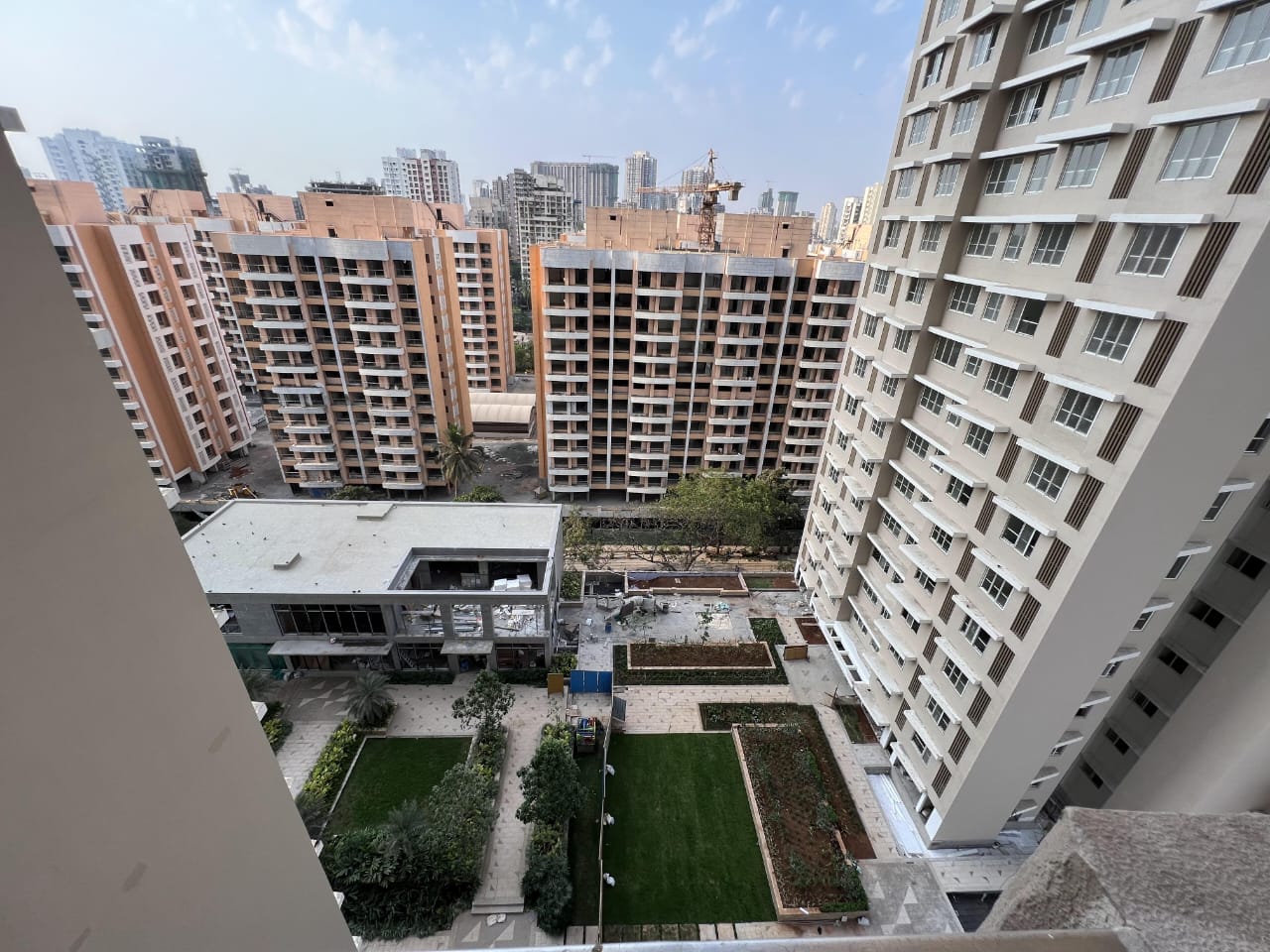 3.5 BHK + Pooja Room Apartment For Sale in Kalpataru Radiance