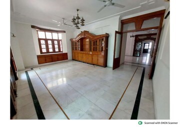 Room in 4 BHK Builder Floor at Green Park – for Rent
