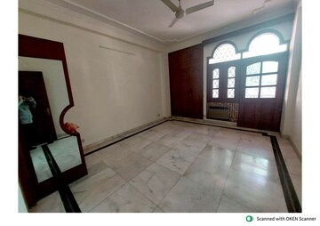 Parking in 4 BHK Builder Floor at Green Park – for Rent
