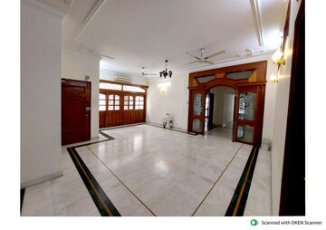 Room in 4 BHK Builder Floor at Green Park – for Rent
