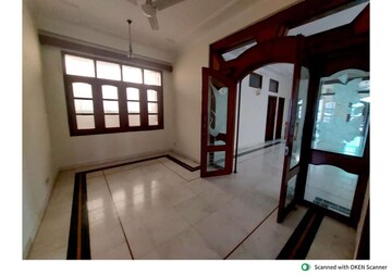 Room in 4 BHK Builder Floor at Green Park – for Rent