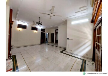 Room in 4 BHK Builder Floor at Green Park – for Rent
