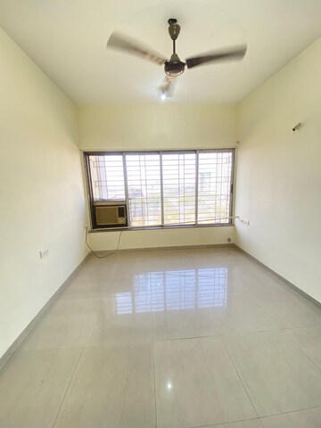 Room in 2 BHK Apartment at Raheja Willows, Kandivali East – for Rent