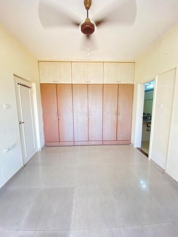 Room in 2 BHK Apartment at Raheja Willows, Kandivali East – for Rent