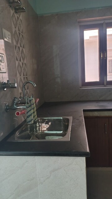 Kitchen in 1.5 BHK Villa at Gomti Nagar – for Rent