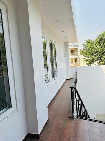 Balcony in 1.5 BHK Villa at Gomti Nagar – for Rent