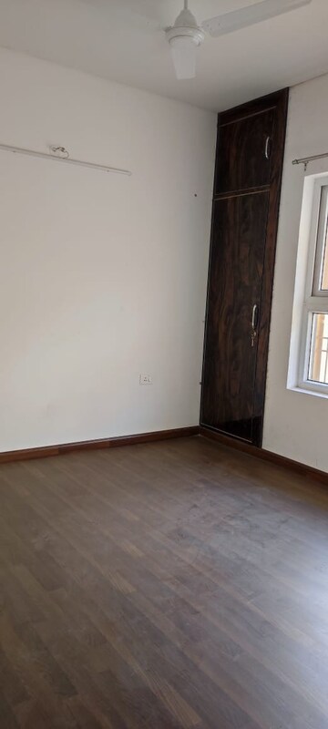 Room in 3 BHK Builder Floor at BPTP Parkland, Sector 75 – for Rent