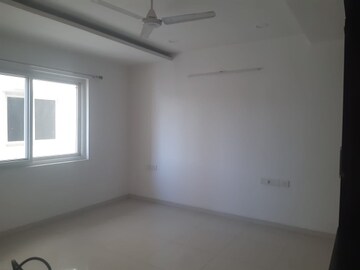 Room in 3 BHK Builder Floor at Jayabheri The Meadows, Gachibowli – for Rent