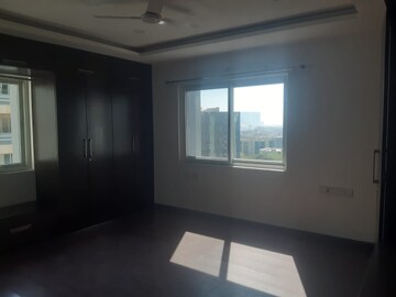 Room in 3 BHK Builder Floor at Jayabheri The Meadows, Gachibowli – for Rent
