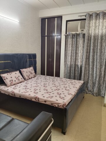 Bedroom in 2.5 BHK Apartment at Ahinsa Khand 1 – for Rent