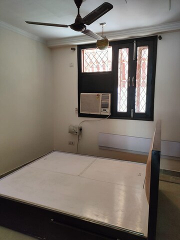 Room in 3 BHK Builder Floor at Safdarjang Enclave – for Rent