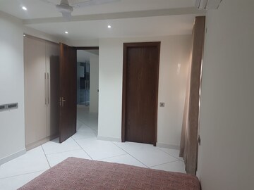 Room in 4 BHK Apartment at Vasant Kunj – for Rent