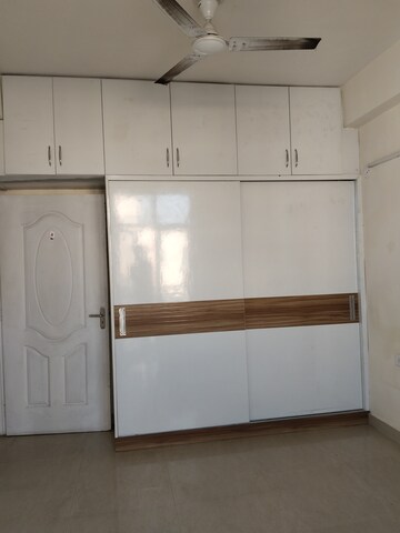 Furnished Amenities in 2 BHK Apartment at Shree Vardhman Mantra, Sector 67 – for Rent
