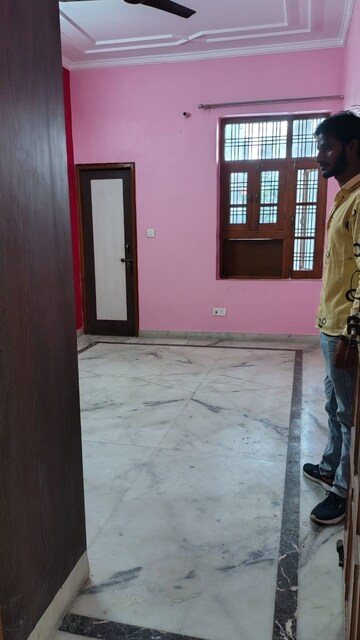 Room in 2 BHK Villa at Gomti Nagar – for Rent