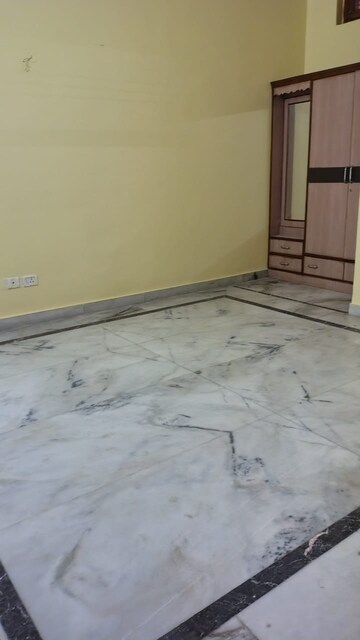 Room in 2 BHK Villa at Gomti Nagar – for Rent