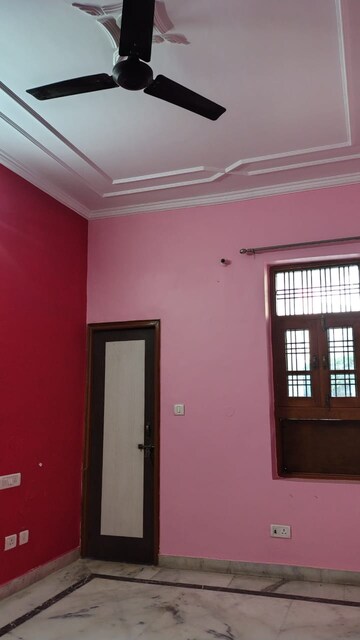 Room in 2 BHK Villa at Gomti Nagar – for Rent