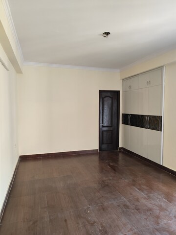 Room in 3 BHK Apartment at Aims Golf City, Sector 75 – for Rent