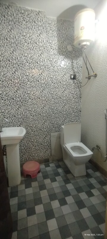 Master Bedroom in 2 BHK Builder Floor at Uttam Nagar – for Sale