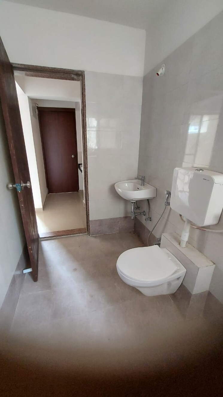 Bathroom, cleveland-park 2 Bedroom 683 Sq.Ft. Apartment In Mohammadwadi Pune 8371036