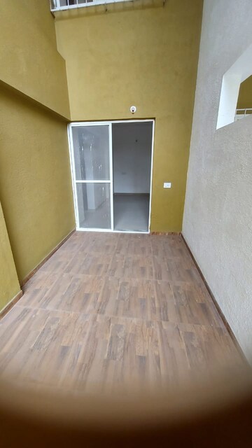 Room in 2 BHK Apartment at Cleveland Park, Mohammadwadi – for Rent