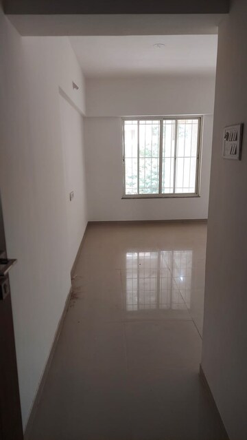 Room in 2 BHK Apartment at Cleveland Park, Mohammadwadi – for Rent
