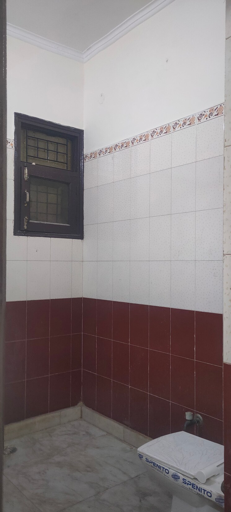 Bathroom, vaishali sector 4 4 Bedroom 2000 Sq.Ft. Builder Floor In Vaishali Sector 4 Ghaziabad 8370949