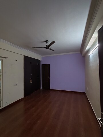Room in 3 BHK Apartment at Aims Golf City, Sector 75 – for Rent