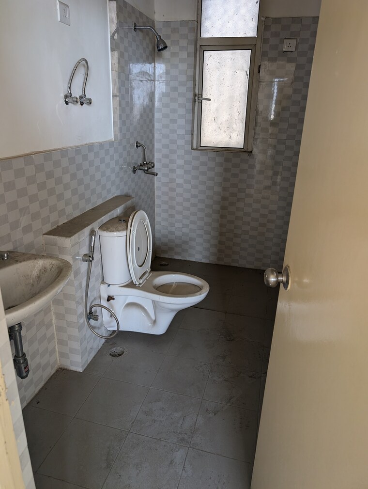 Bathroom, jaypee-green-wish-town-klassic 3 Bedroom 1564 Sq.Ft. Apartment In Sector 134 Noida 8370983