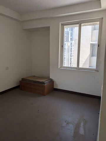 Room in 3 BHK Apartment at Jaypee Green Wish town Klassic, Sector 134 – for Sale