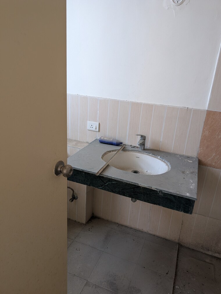 Bathroom, jaypee-green-wish-town-klassic 3 Bedroom 1564 Sq.Ft. Apartment In Sector 134 Noida 8370983