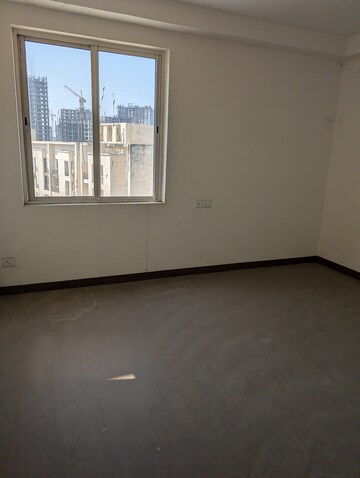 Room in 3 BHK Apartment at Jaypee Green Wish town Klassic, Sector 134 – for Sale