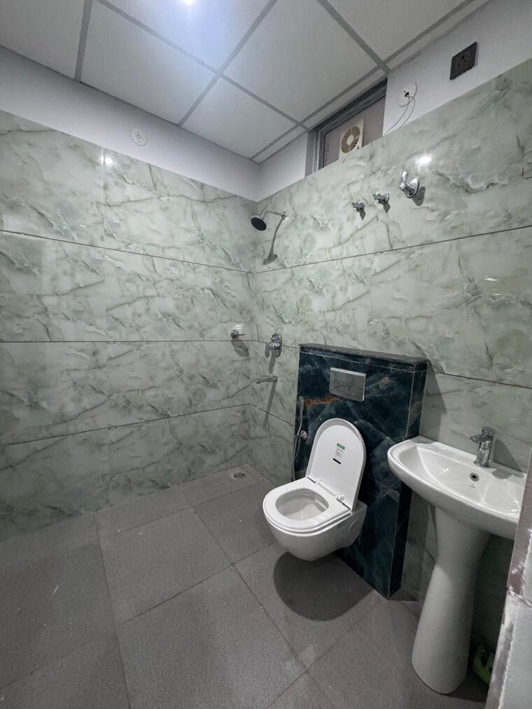 Bathroom, sahastradhara road 3 Bedroom 2200 Sq.Ft. Builder Floor In Sahastradhara Road Dehradun 8371141
