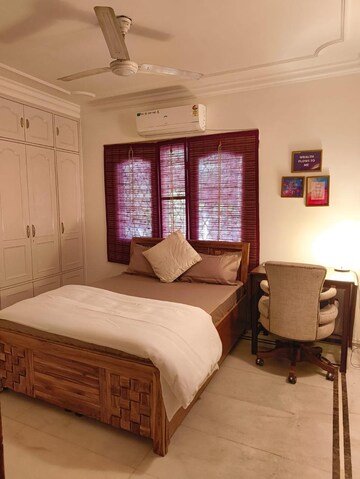 Bedroom in 6+ BHK Independent House at East Of Kailash – for Sale