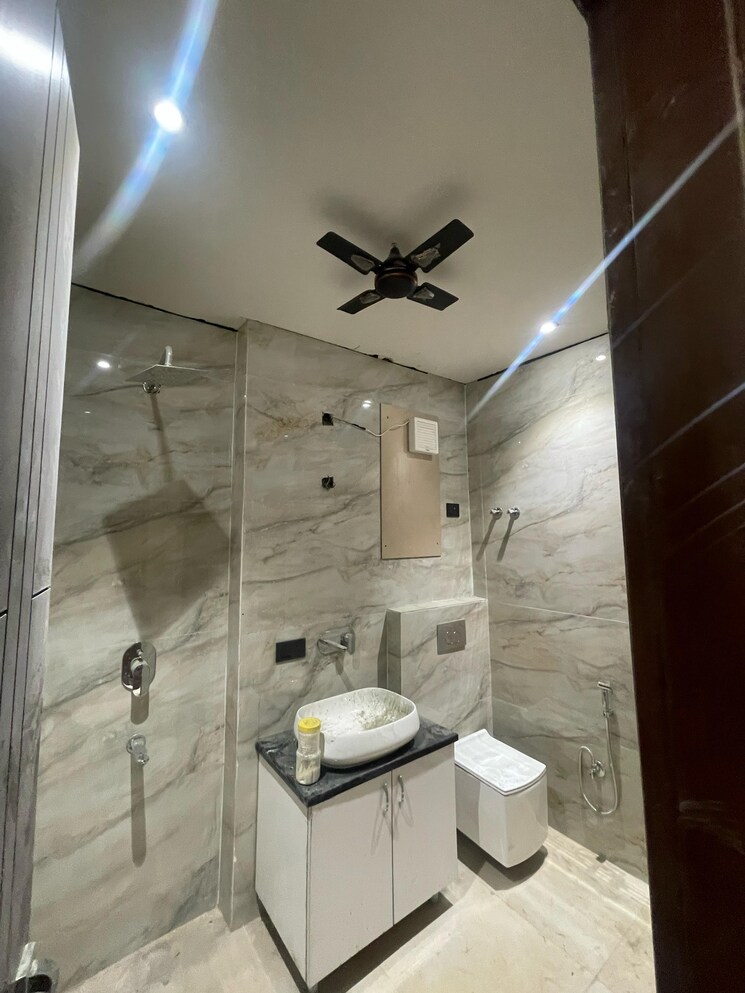 Bathroom, maya-homes 4 Bedroom 2000 Sq.Ft. Builder Floor In Indrapuram Ghaziabad 8371160