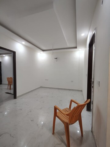 Room in 3 BHK Apartment at International Airport Road – for Rent