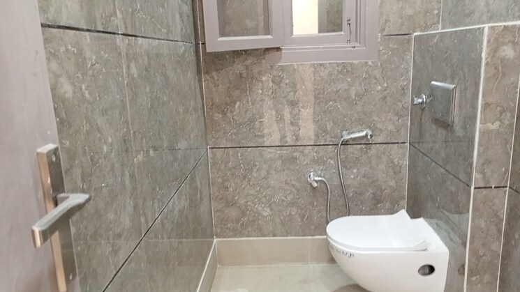 Bathroom, palam colony 3 Bedroom 1120 Sq.Ft. Builder Floor In Palam Colony Delhi 8371214