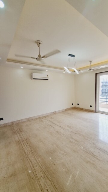 Room in 3 BHK Apartment at Emaar Emerald Floors Premier, Sector 65 – for Rent