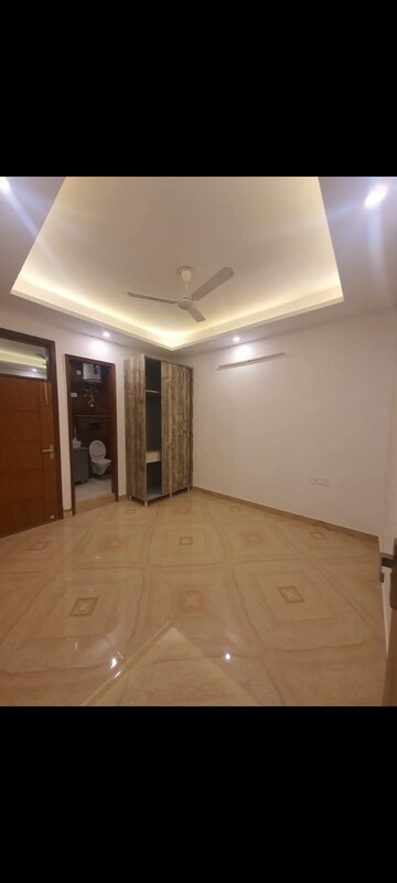 Room in 2 BHK Builder Floor at Saket – for Rent