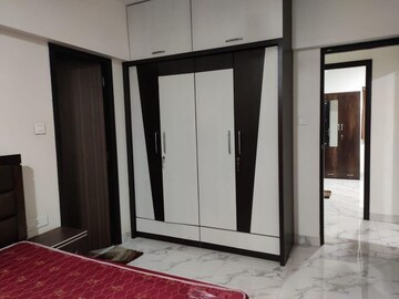 Room in 2 BHK Apartment at Sindhi Society, Chembur – for Rent