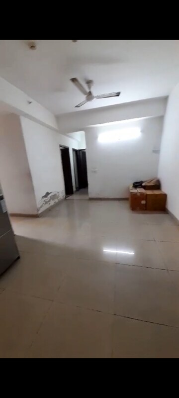 Room in 2.5 BHK Apartment at Ajnara Homes, Sector 16b Greater Noida – for Sale