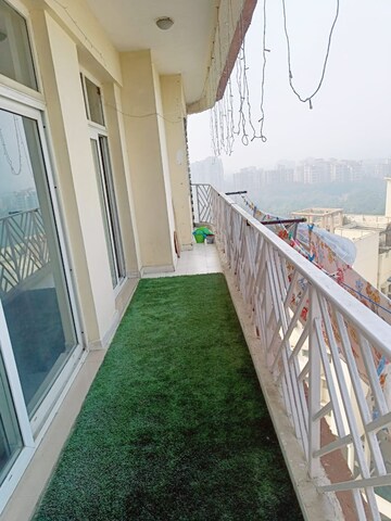 Balcony in 3.5 BHK Apartment at Amrapali Eden Park, Sector 50 – for Sale