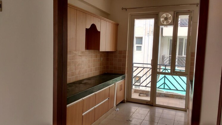 Balcony, sector 81 3 Bedroom 300 Sq.Yd. Apartment In Sector 81 Faridabad 8371613