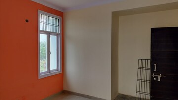 Room in 4 BHK Apartment at Tiwaripur – for Rent