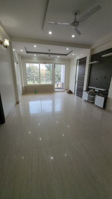 Living Room in 2 BHK Builder Floor at Sushant Lok 2, Sector 57 – for Rent