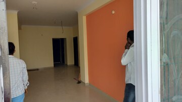 Room in 4 BHK Apartment at Tiwaripur – for Rent
