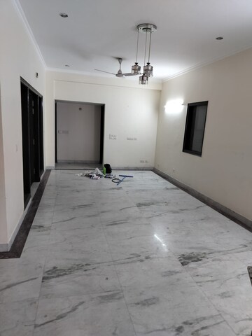 Room in 3.5 BHK Independent House at Gardenia Glory, Sector 46 – for Rent